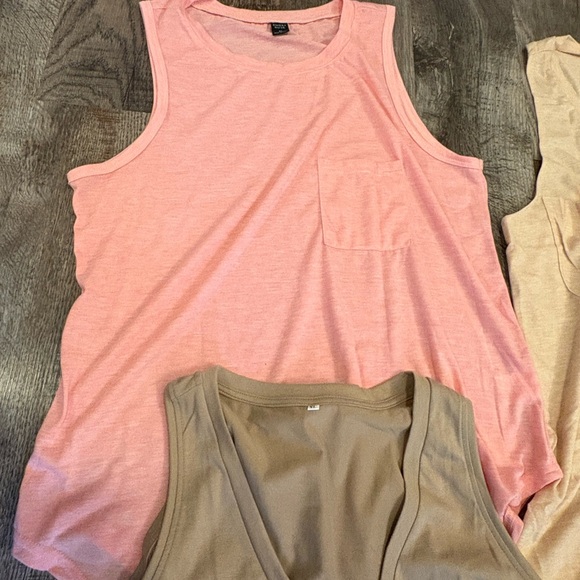 Tank tops - Picture 2 of 5